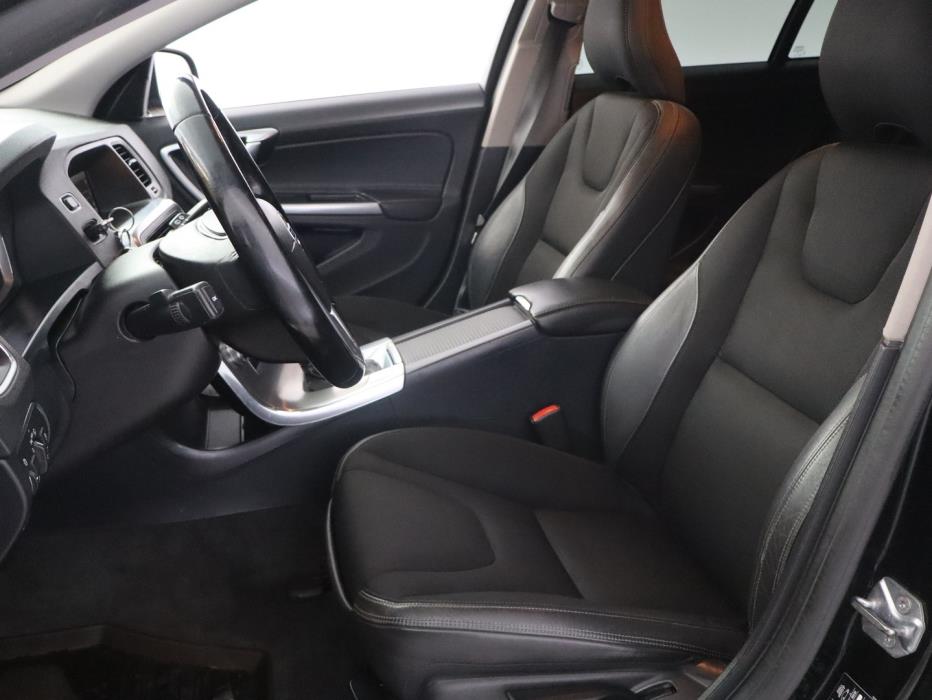 VOLVO V60 2015