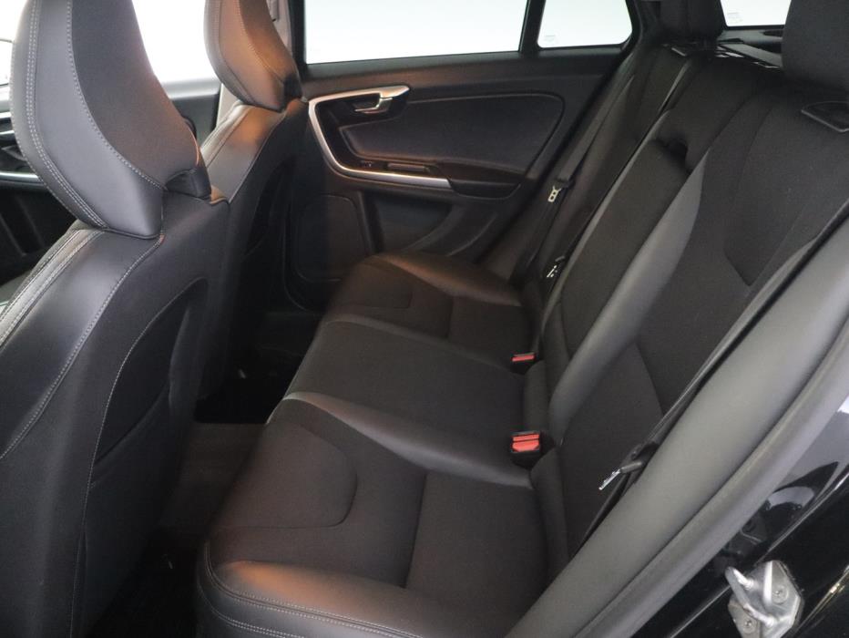 VOLVO V60 2015