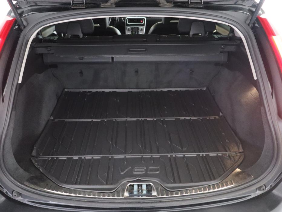 VOLVO V60 2015