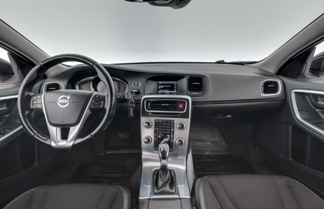 VOLVO V60 2015