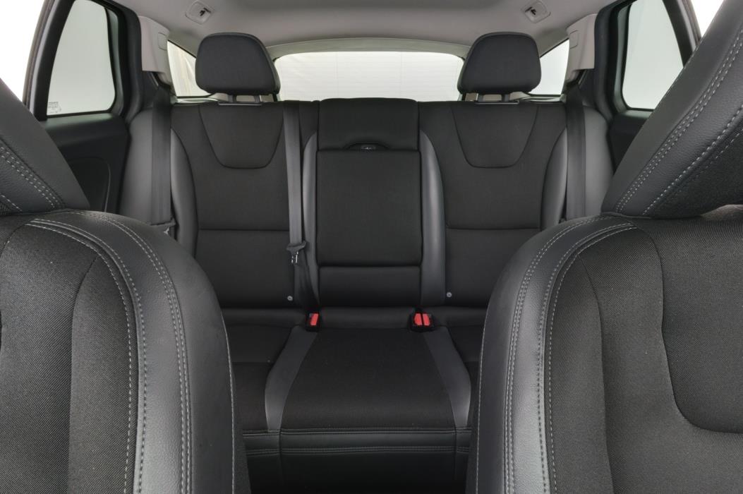 VOLVO V60 2015