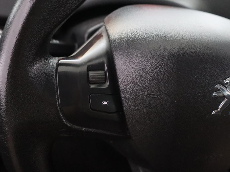PEUGEOT 208 2012
