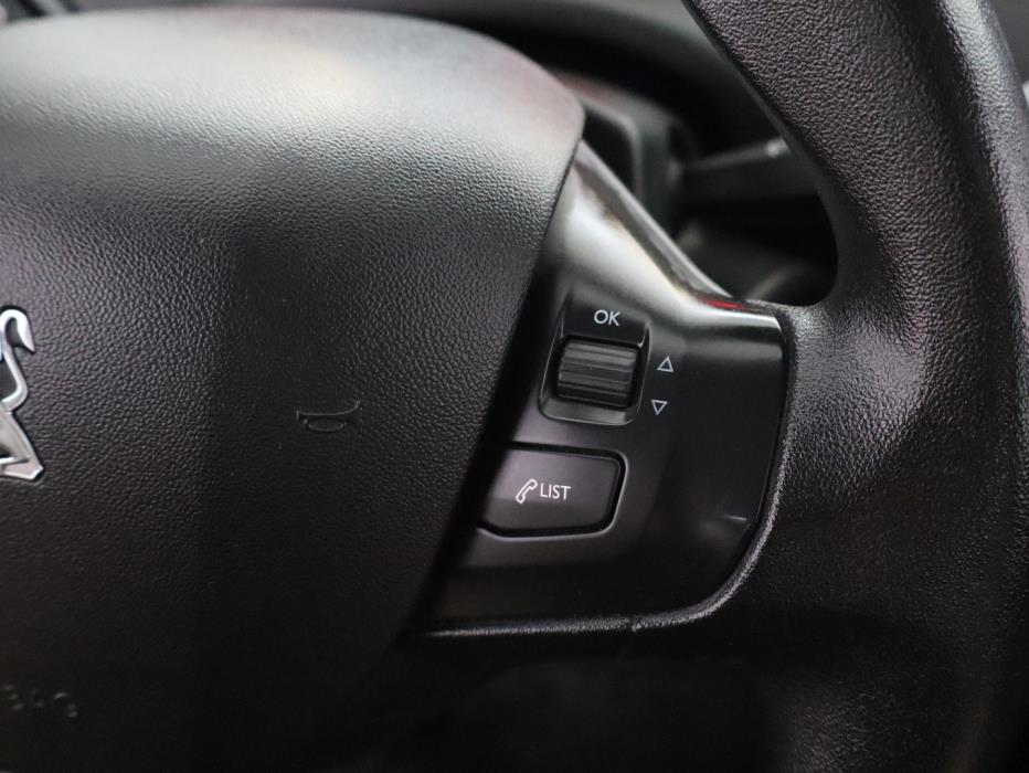 PEUGEOT 208 2012