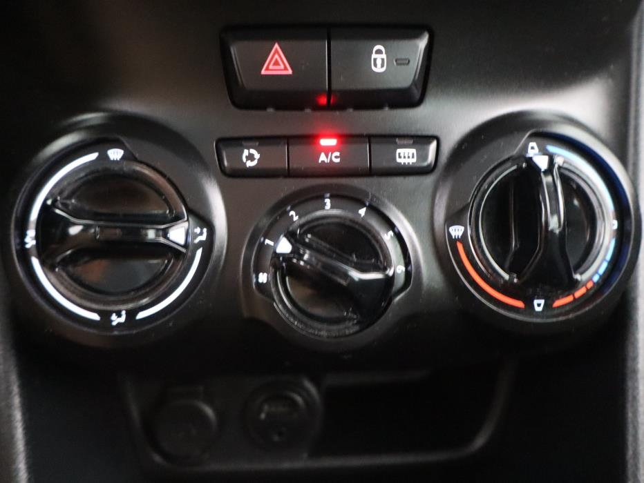 PEUGEOT 208 2012