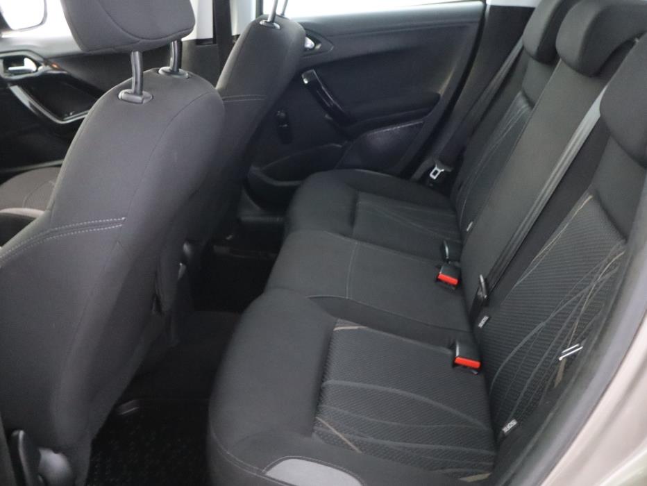 PEUGEOT 208 2012
