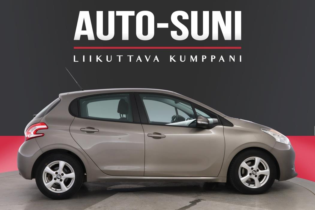 PEUGEOT 208 2012