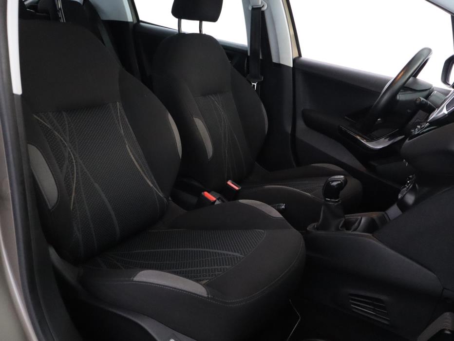 PEUGEOT 208 2012