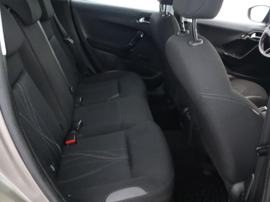 PEUGEOT 208 2012