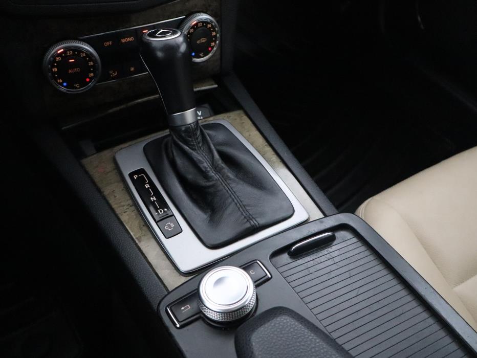 MERCEDES-BENZ C 2009