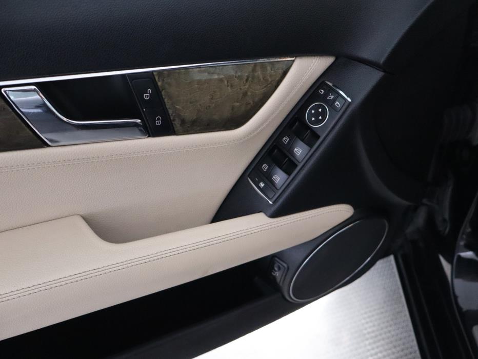 MERCEDES-BENZ C 2009