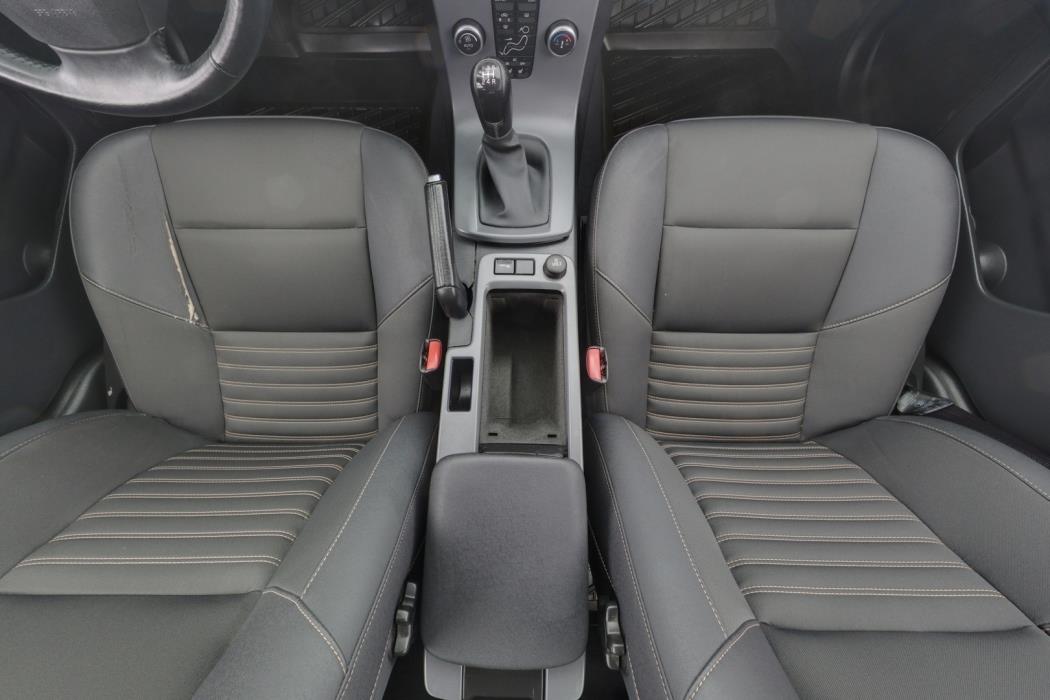 VOLVO V50 2010