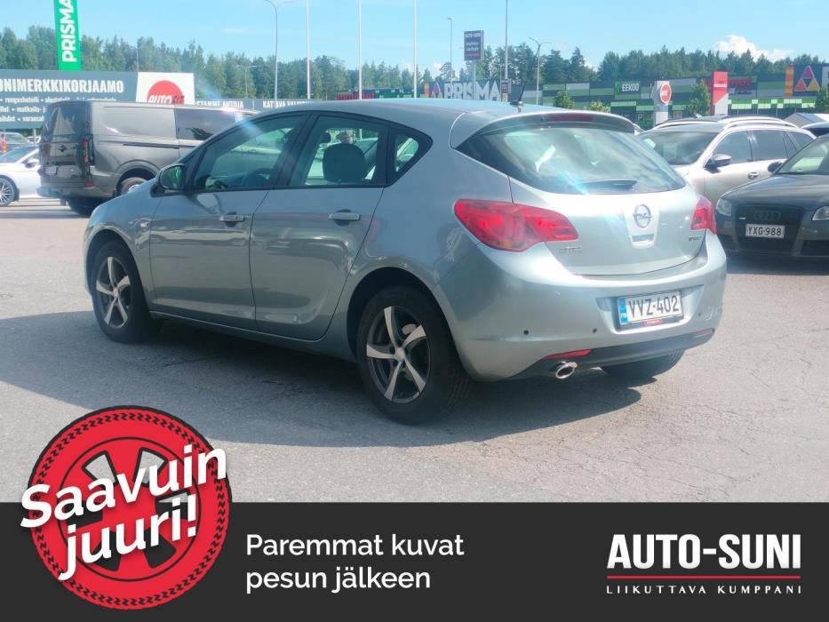 OPEL Astra 2011