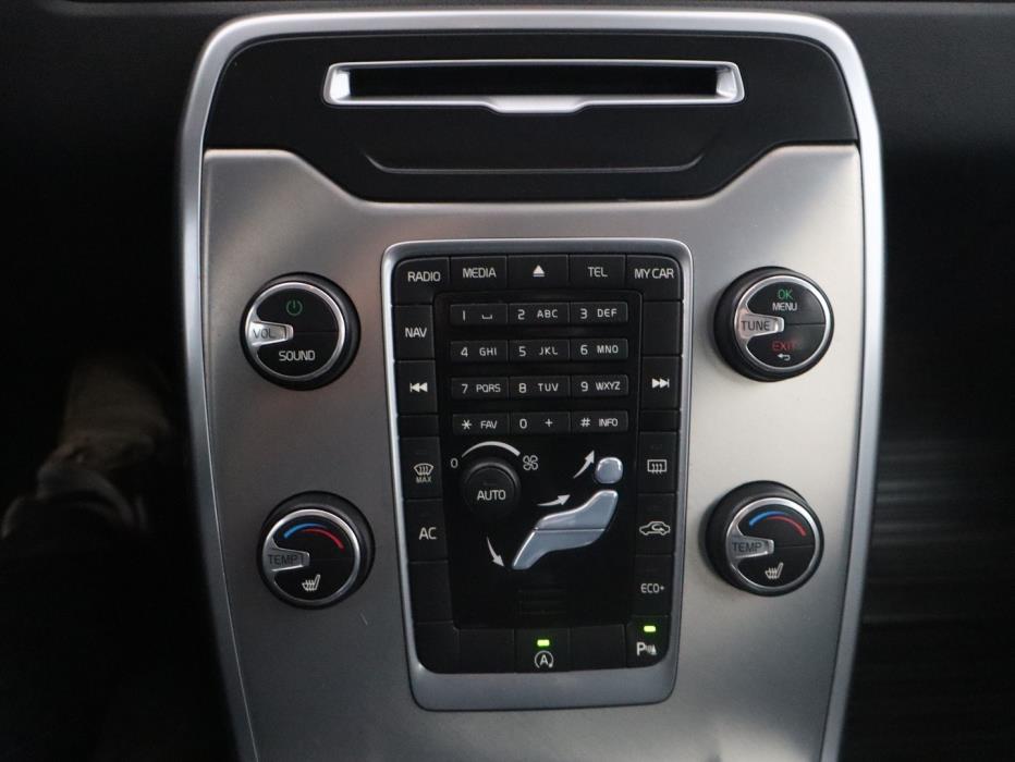 VOLVO V70 2014