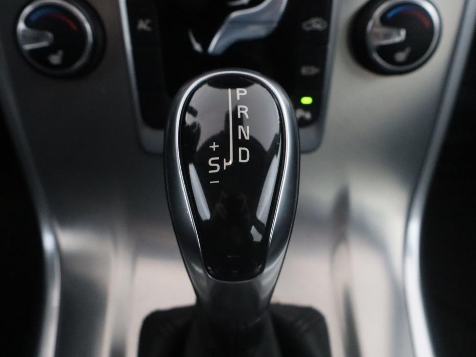 VOLVO V70 2014