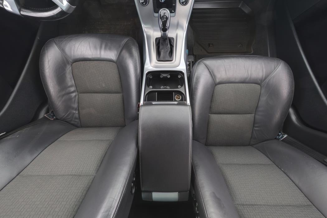 VOLVO V70 2014