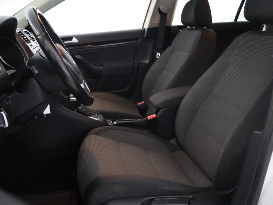 VOLKSWAGEN Golf 2010