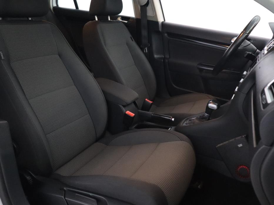 VOLKSWAGEN Golf 2010