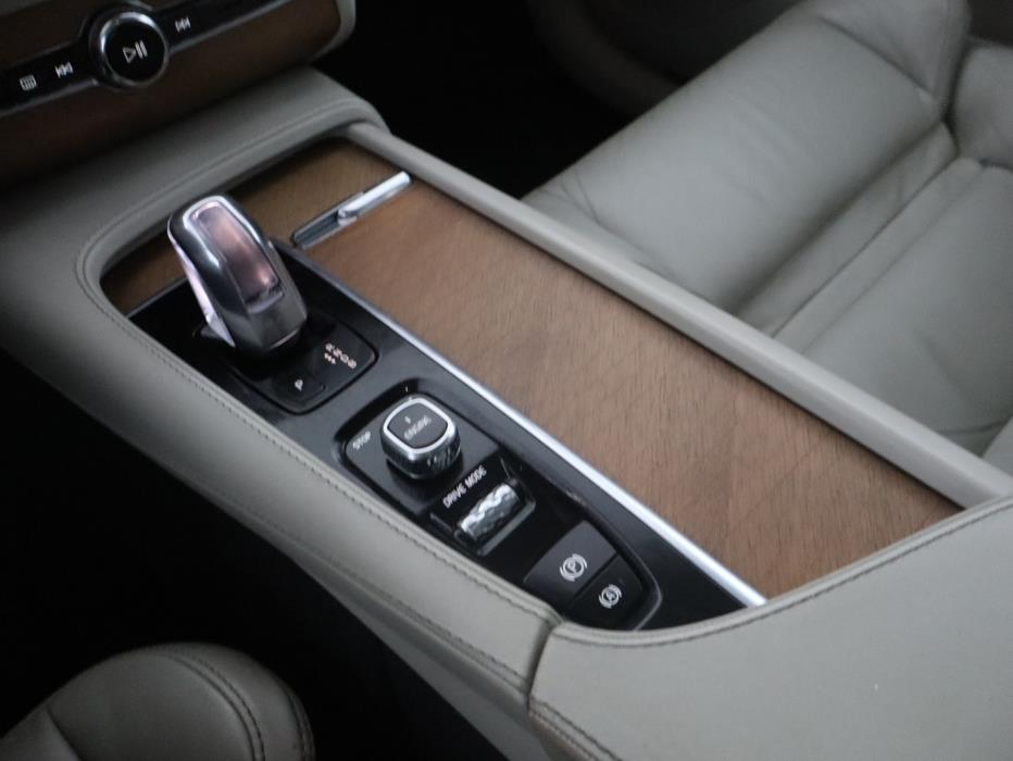 VOLVO XC90 2016