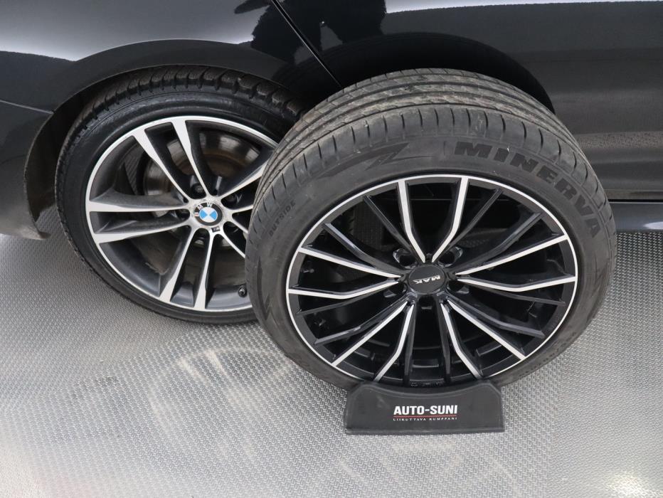 BMW 330 Gran Turismo 2014