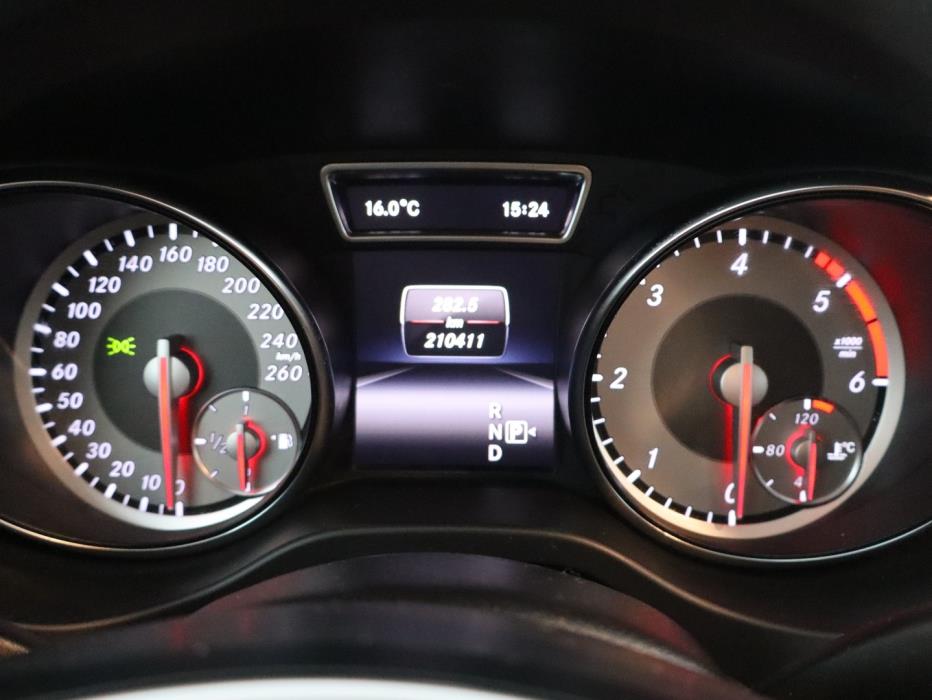 MERCEDES-BENZ GLA 2014