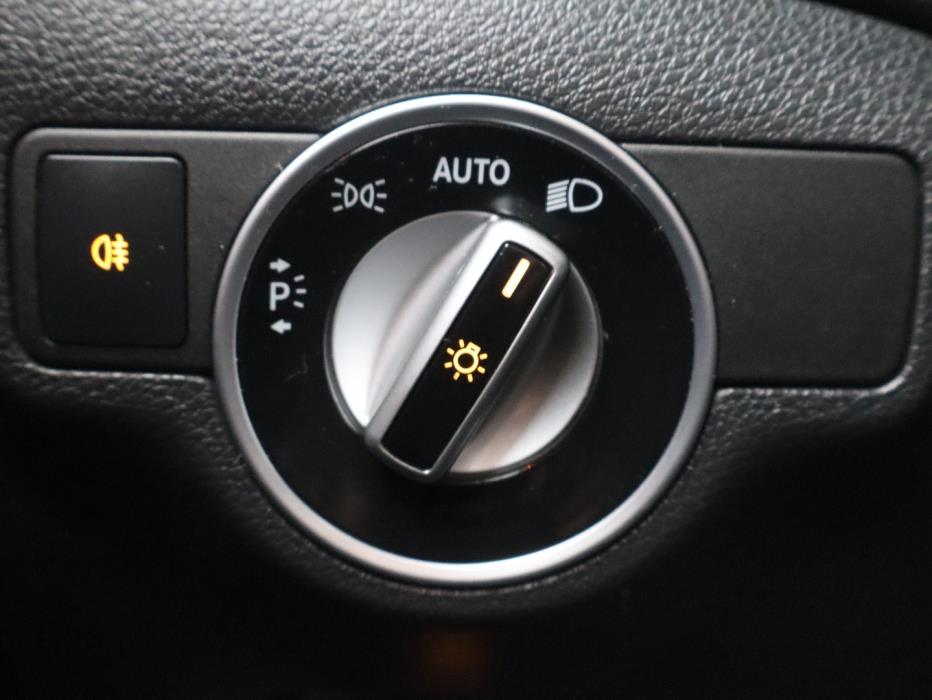 MERCEDES-BENZ GLA 2014