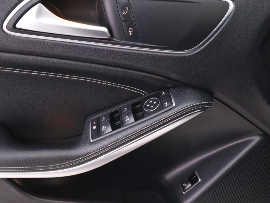 MERCEDES-BENZ GLA 2014