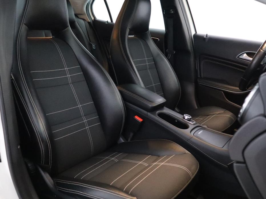 MERCEDES-BENZ GLA 2014