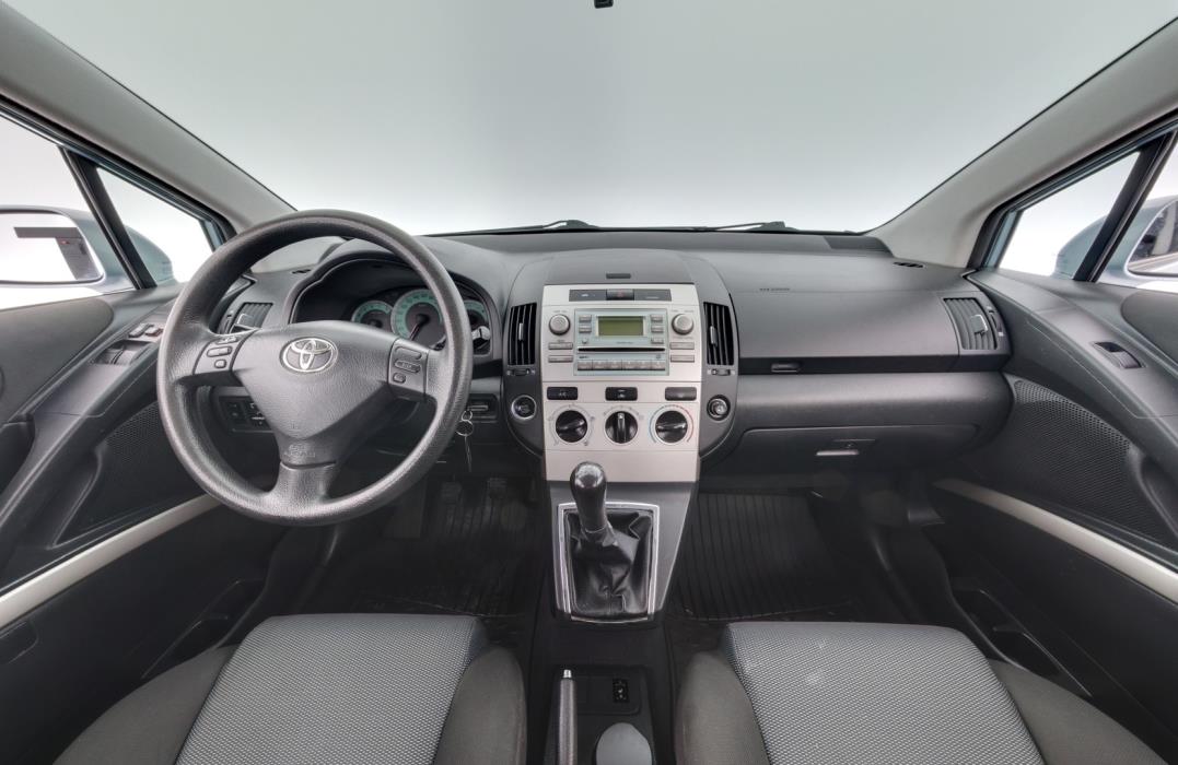 TOYOTA Corolla Verso 2005