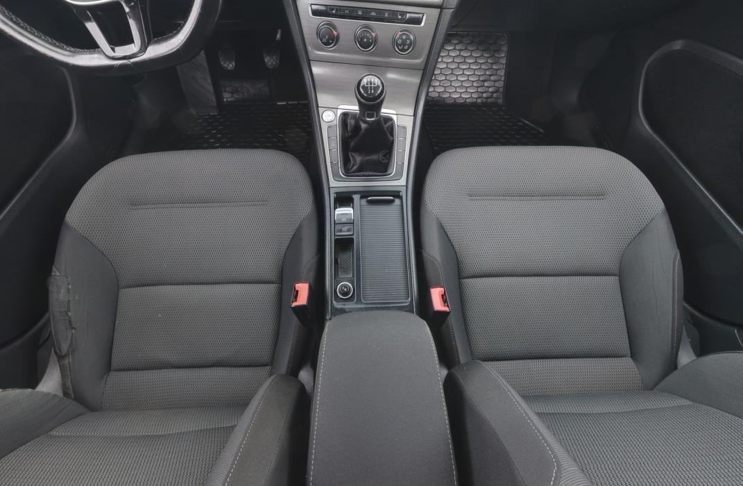 VOLKSWAGEN Golf 2013