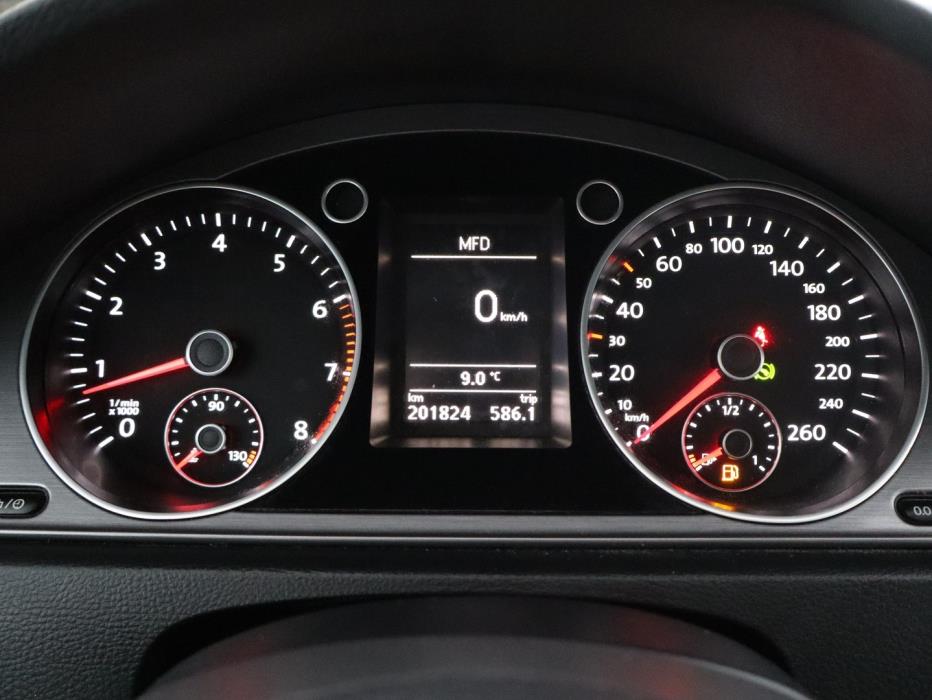 VOLKSWAGEN Passat 2014