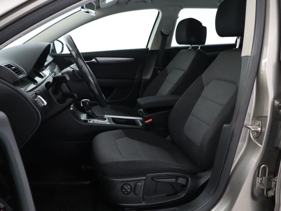 VOLKSWAGEN Passat 2014