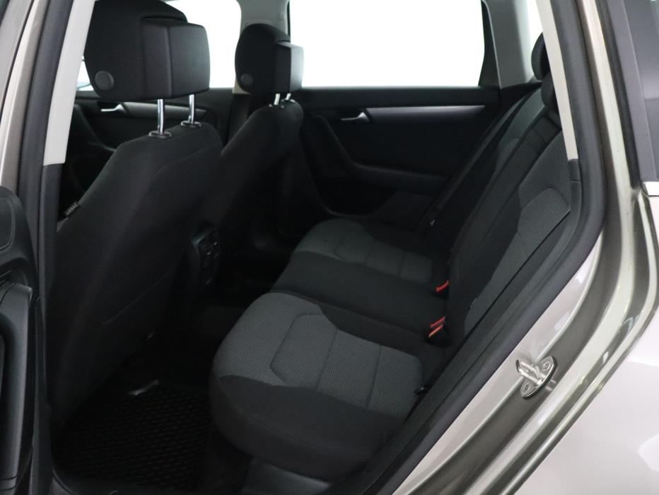 VOLKSWAGEN Passat 2014