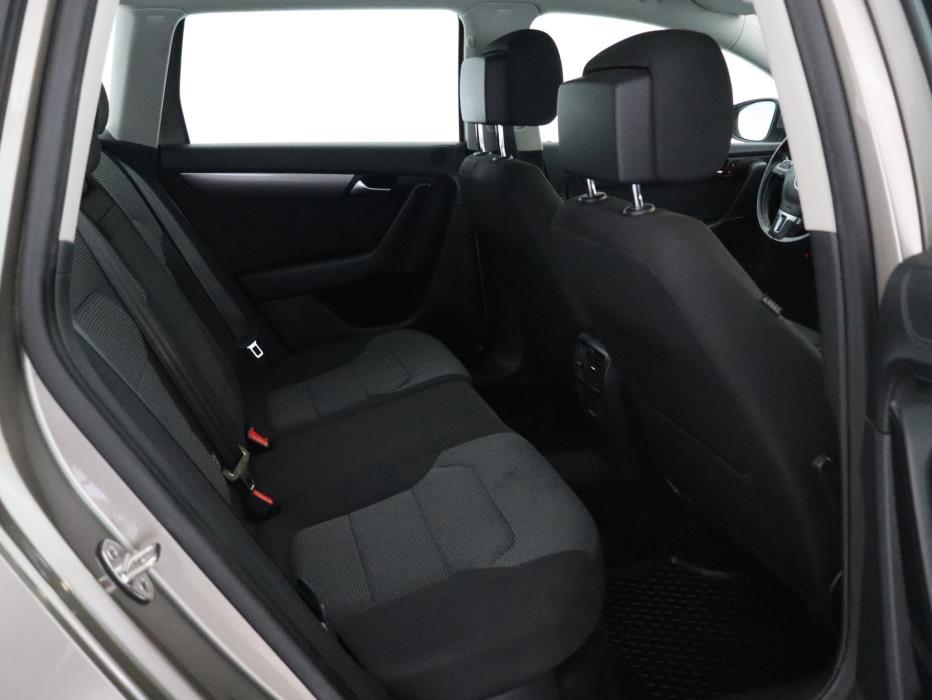 VOLKSWAGEN Passat 2014