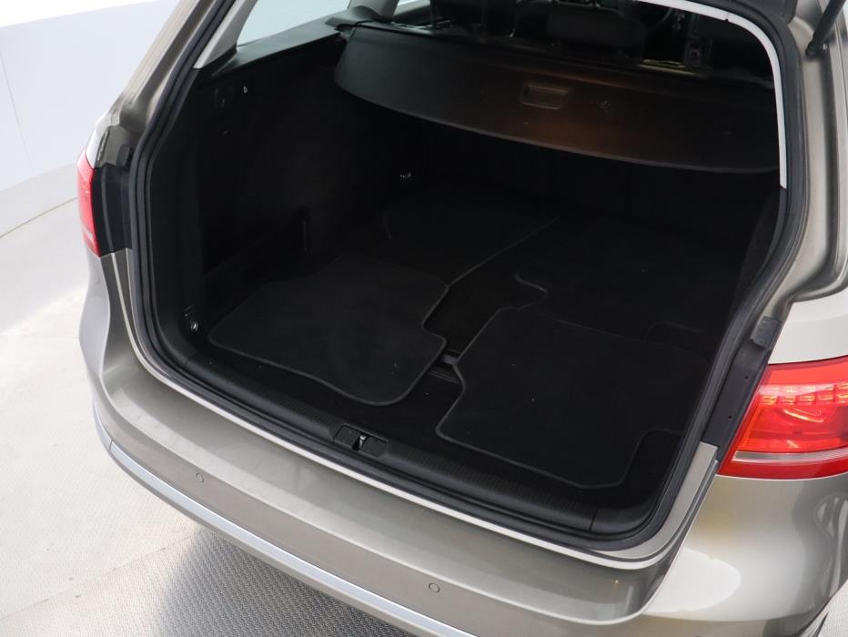 VOLKSWAGEN Passat 2014