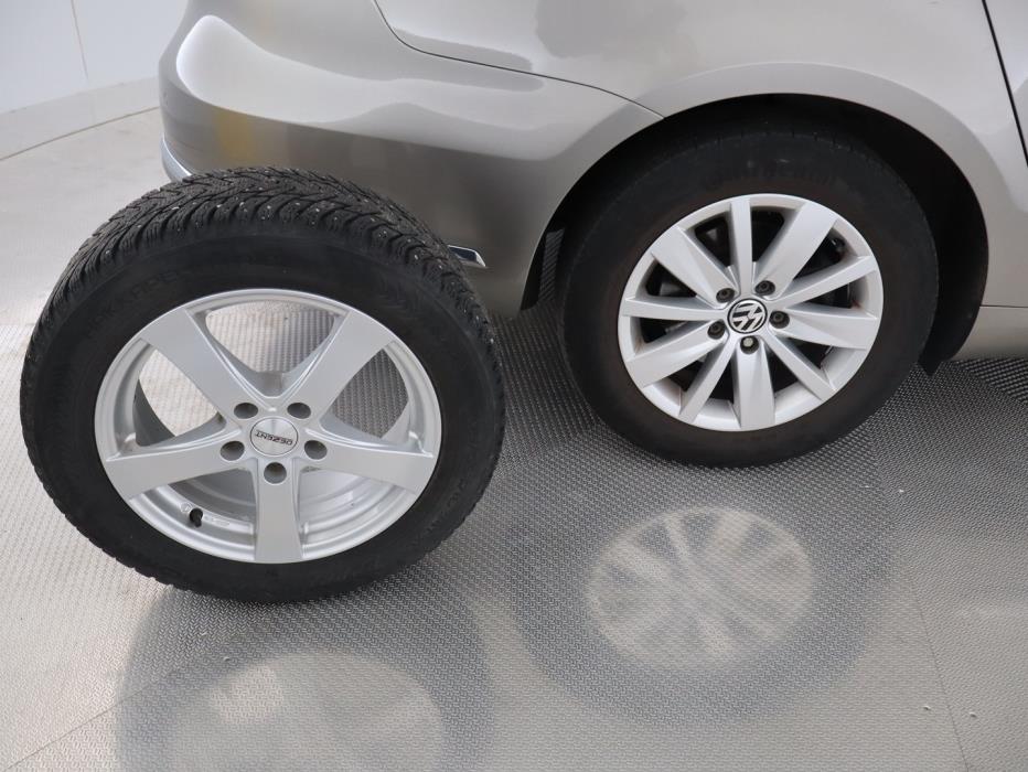 VOLKSWAGEN Passat 2014