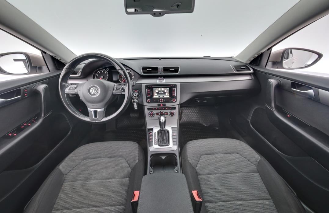 VOLKSWAGEN Passat 2014