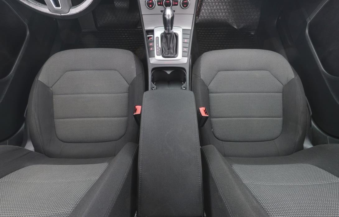 VOLKSWAGEN Passat 2014