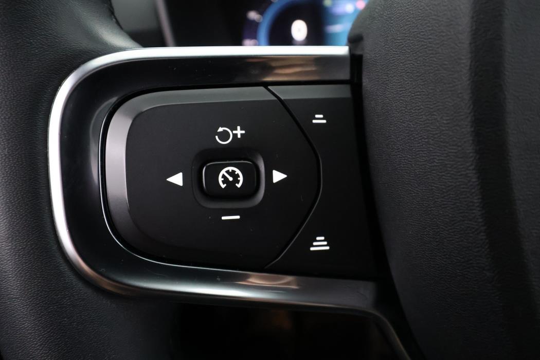 VOLVO XC40 2024