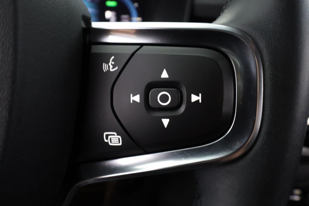 VOLVO XC40 2024