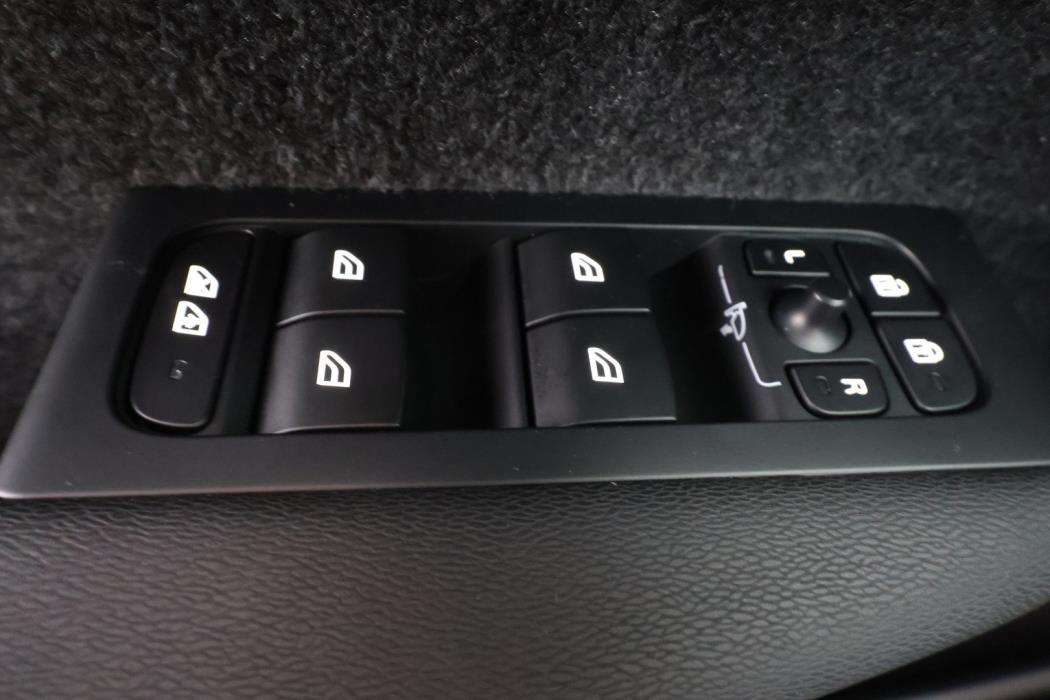 VOLVO XC40 2024