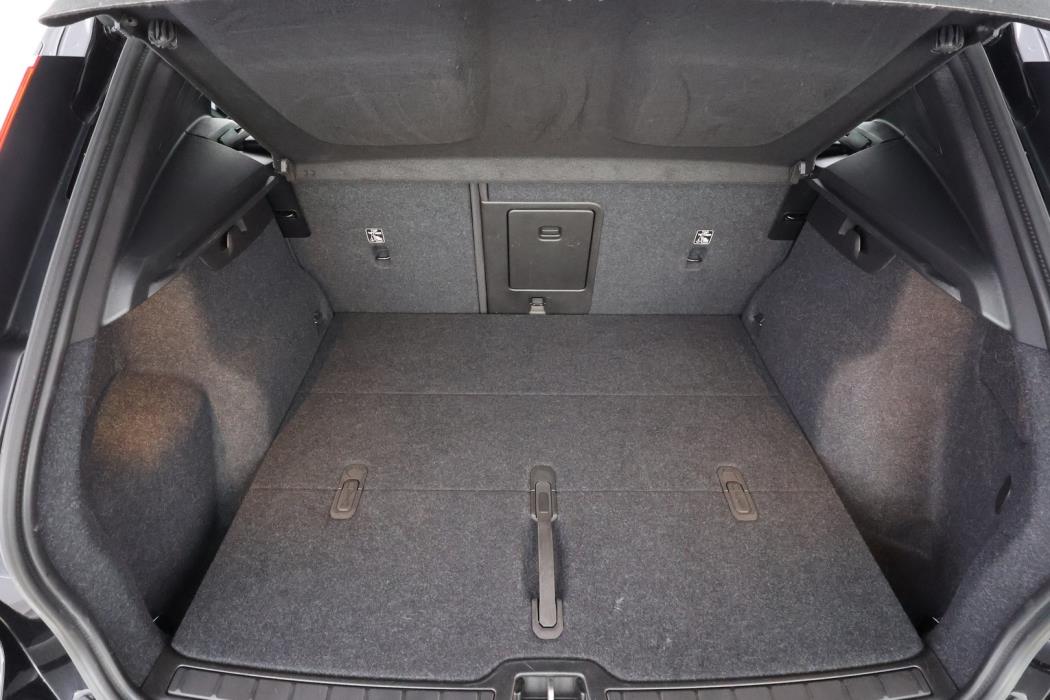 VOLVO XC40 2024