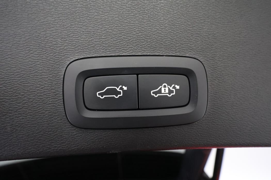 VOLVO XC40 2024