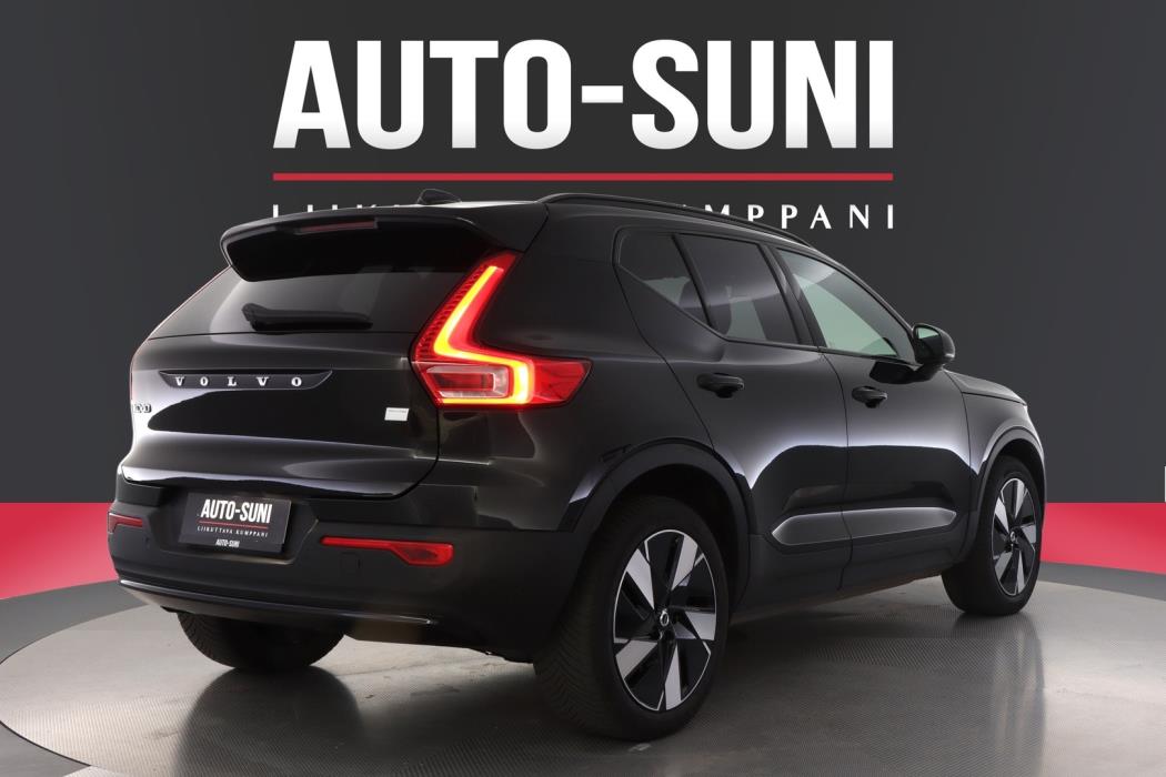 VOLVO XC40 2024