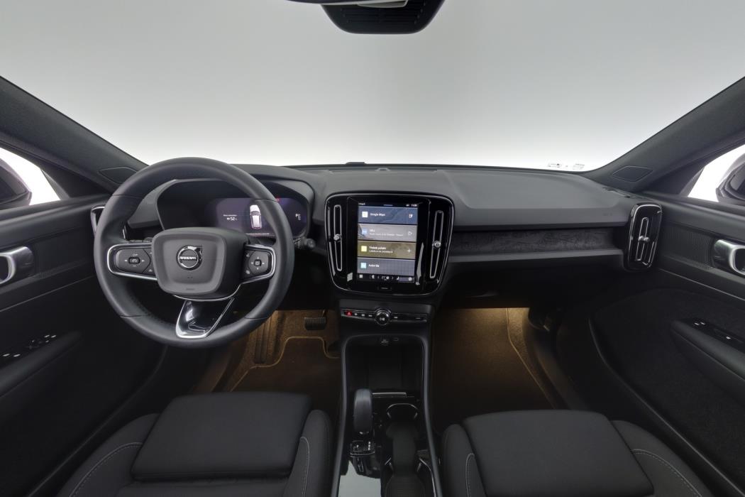 VOLVO XC40 2024