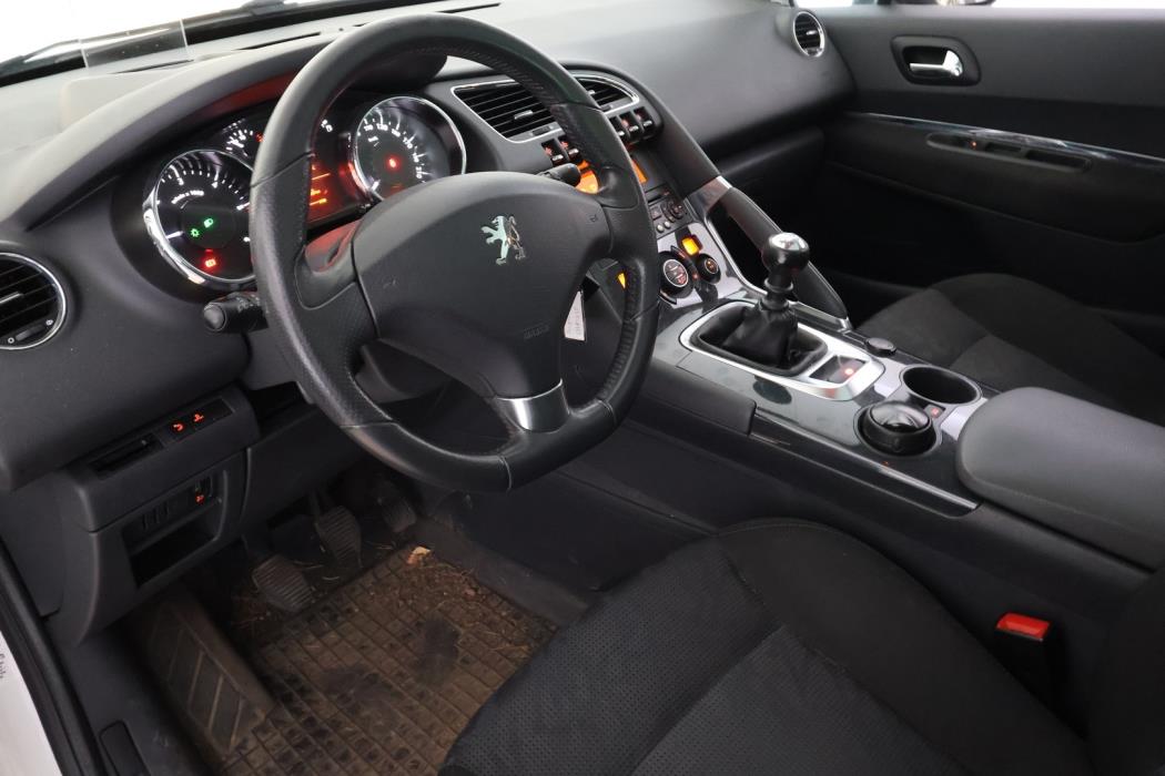 PEUGEOT 3008 2011