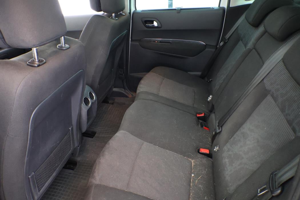 PEUGEOT 3008 2011