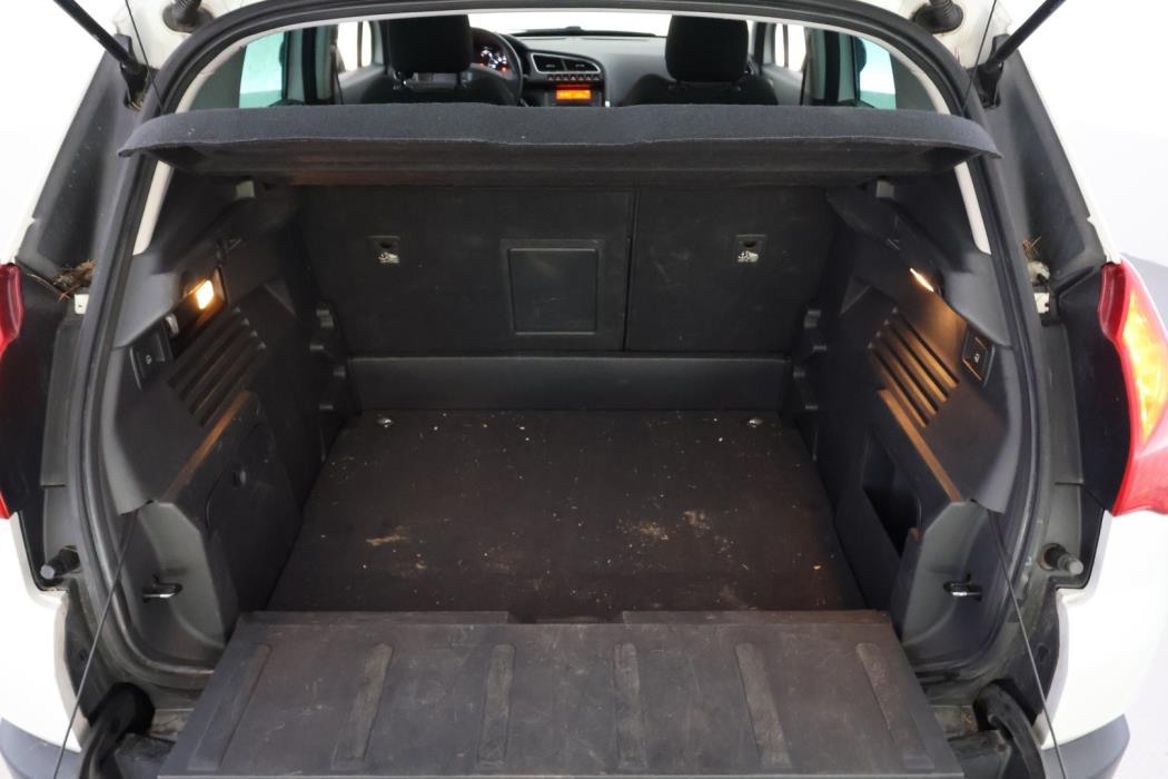 PEUGEOT 3008 2011