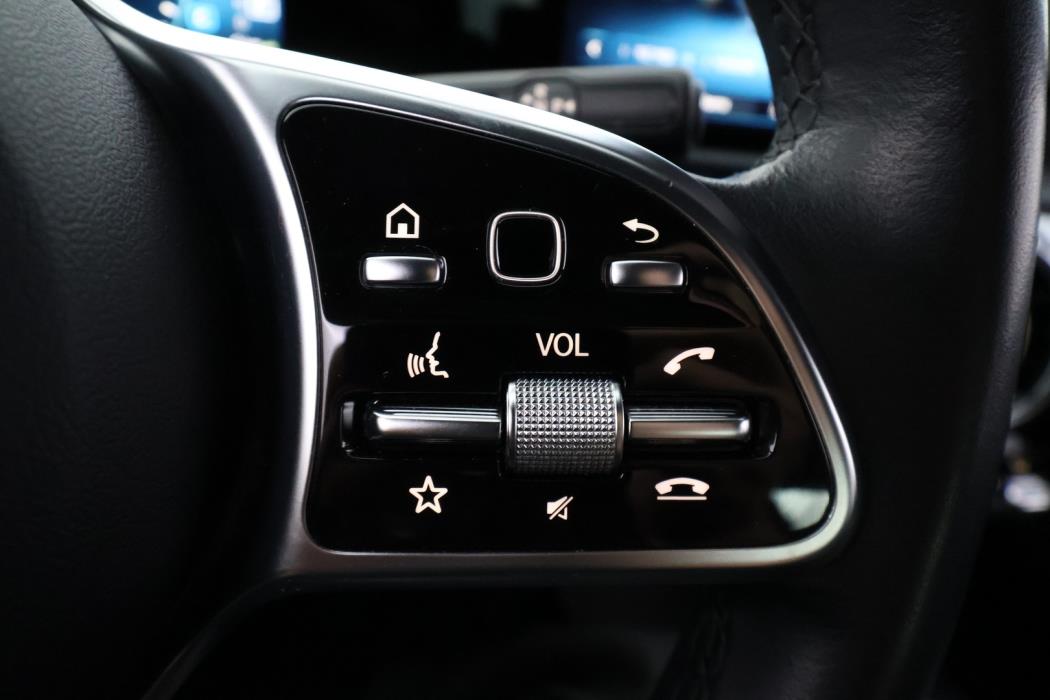 MERCEDES-BENZ A 2023