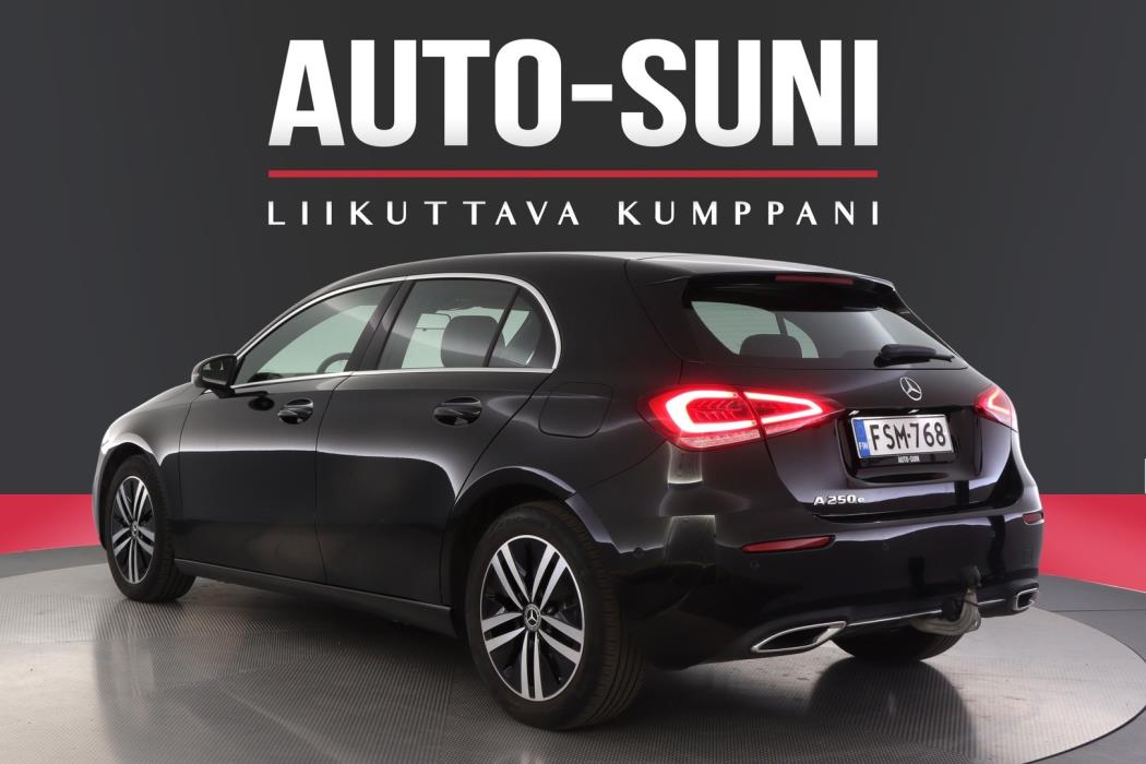 MERCEDES-BENZ A 2023