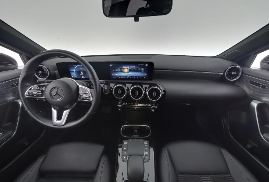 MERCEDES-BENZ A 2023